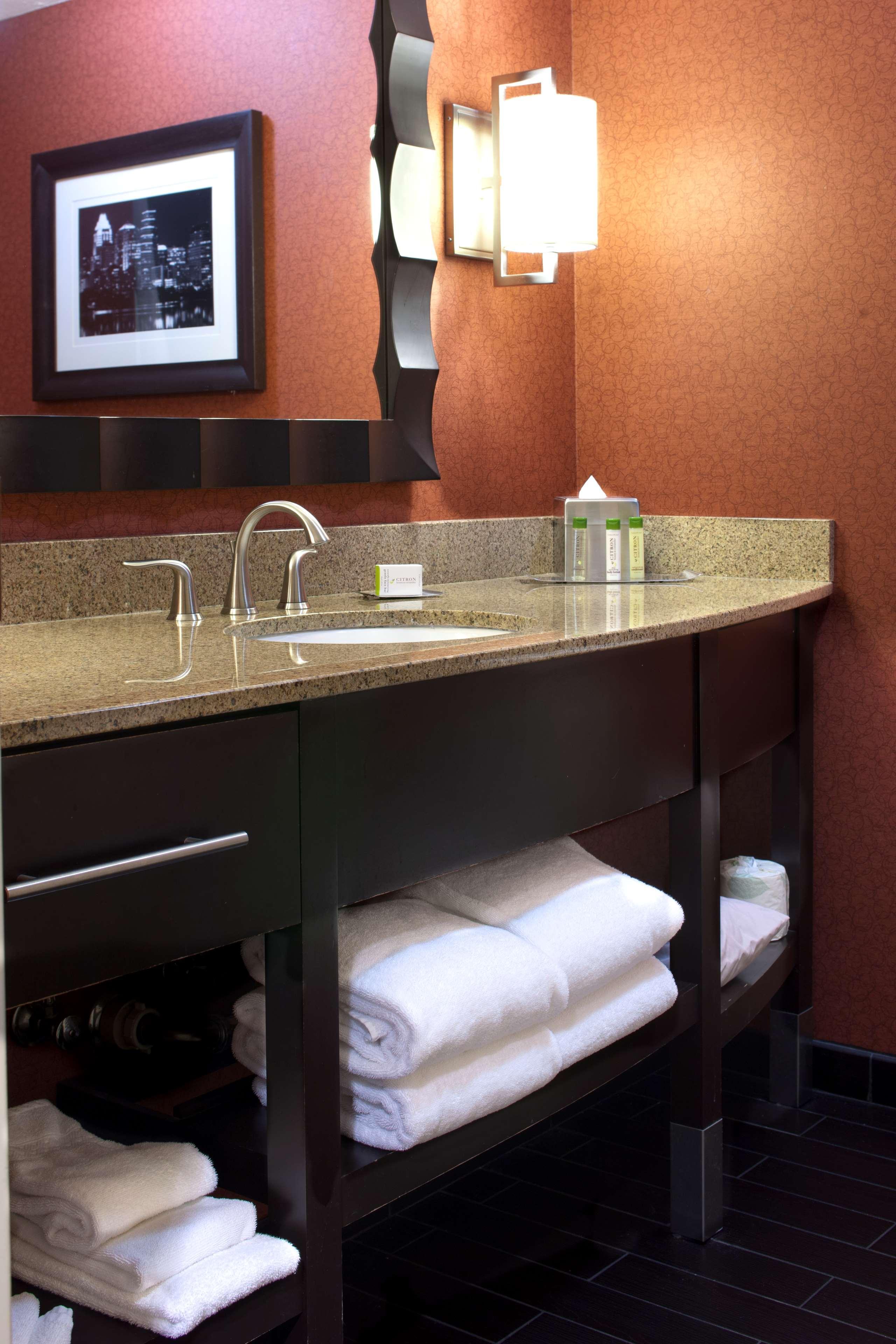 Doubletree By Hilton Austin-University Area Номер фото