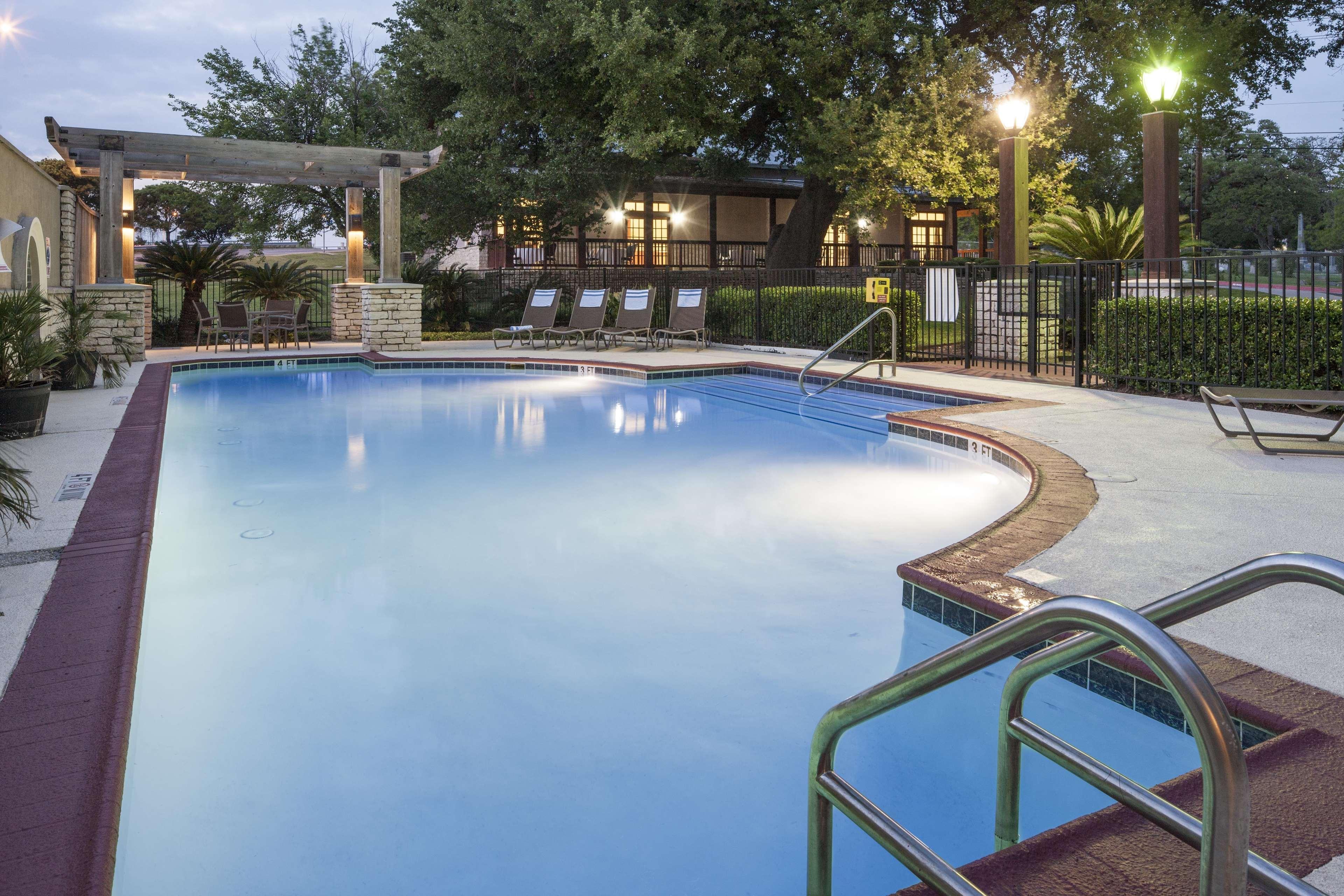 Doubletree By Hilton Austin-University Area Экстерьер фото