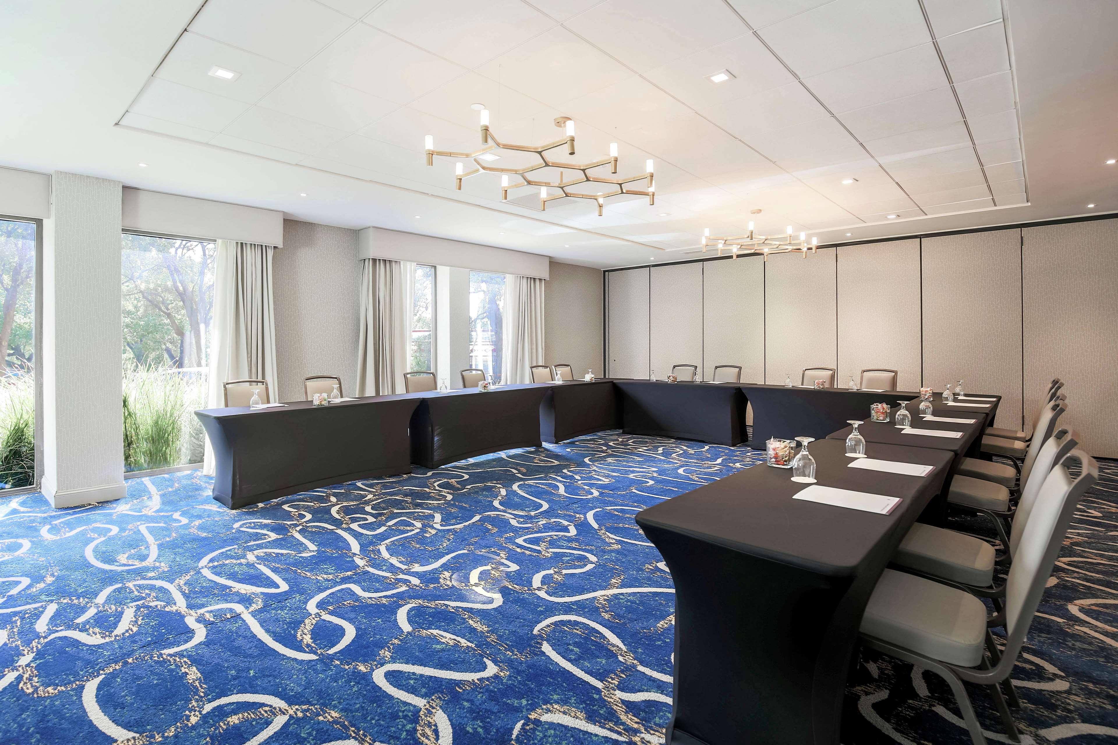 Doubletree By Hilton Austin-University Area Экстерьер фото