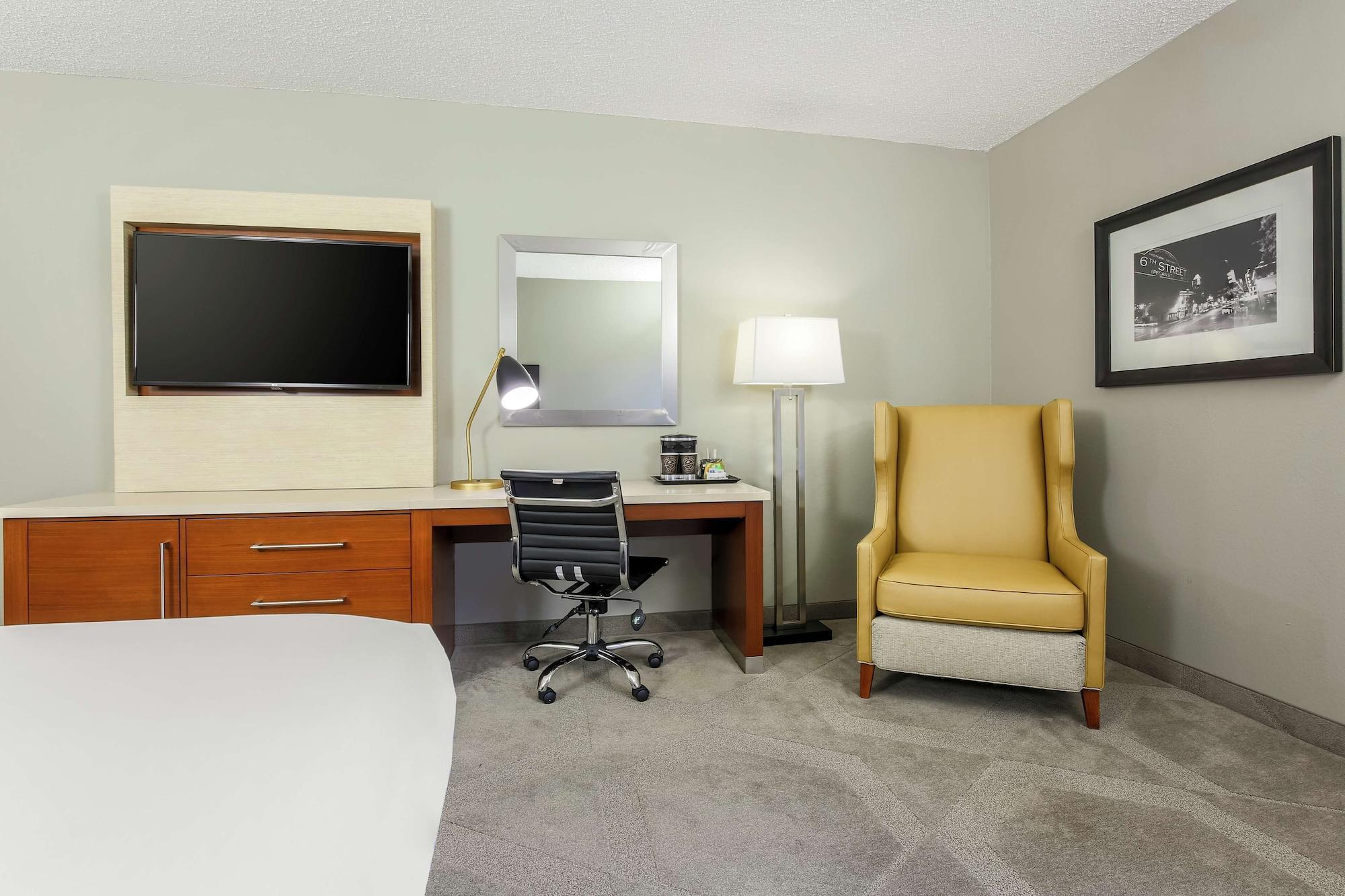 Doubletree By Hilton Austin-University Area Экстерьер фото