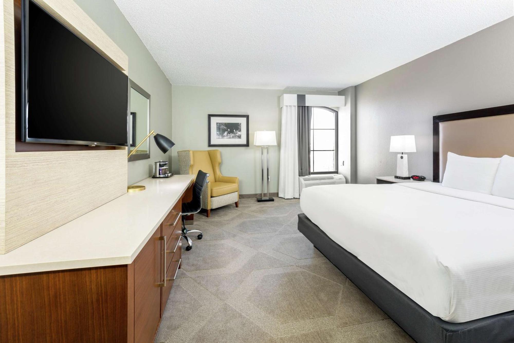Doubletree By Hilton Austin-University Area Экстерьер фото