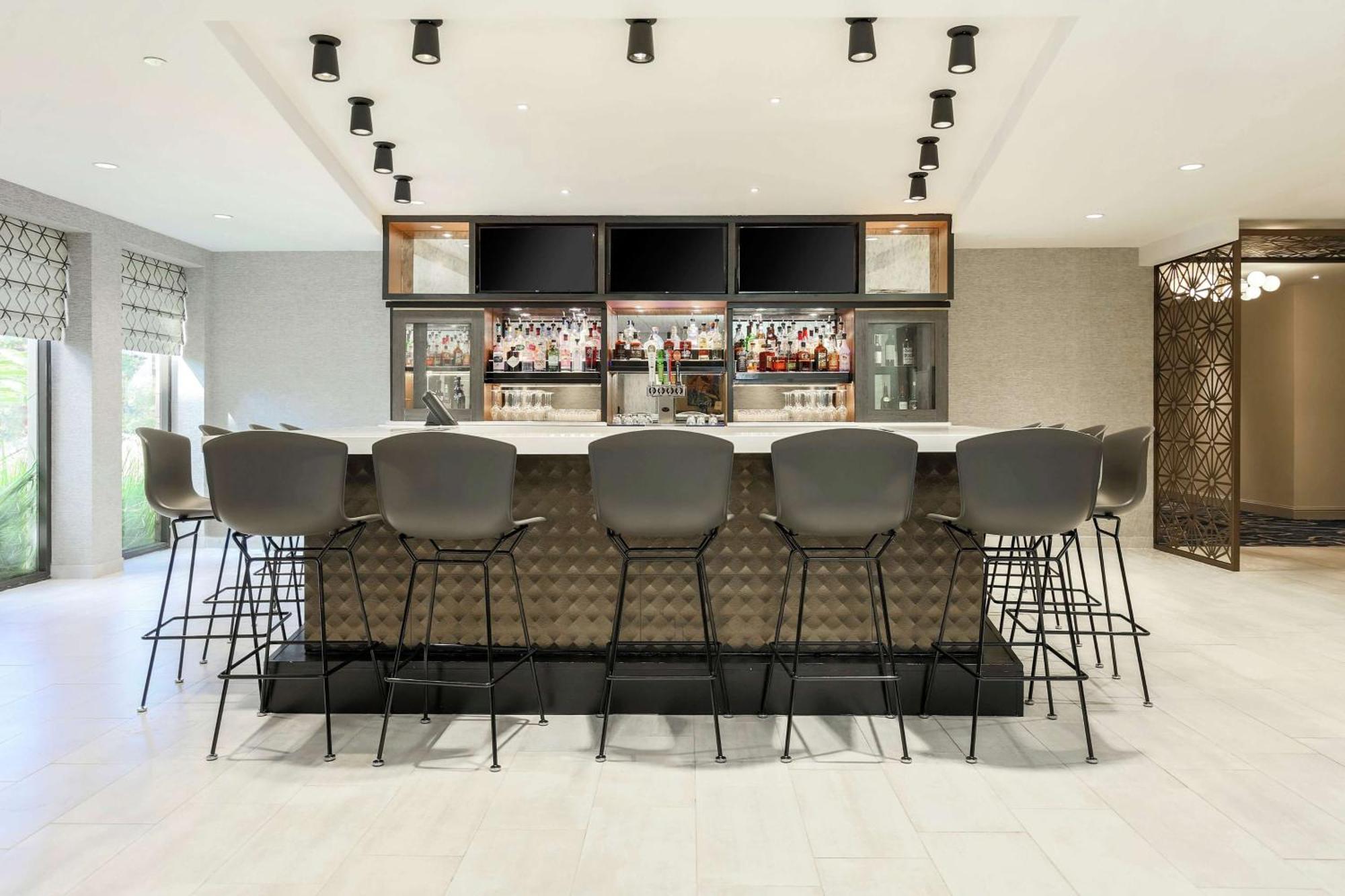 Doubletree By Hilton Austin-University Area Экстерьер фото