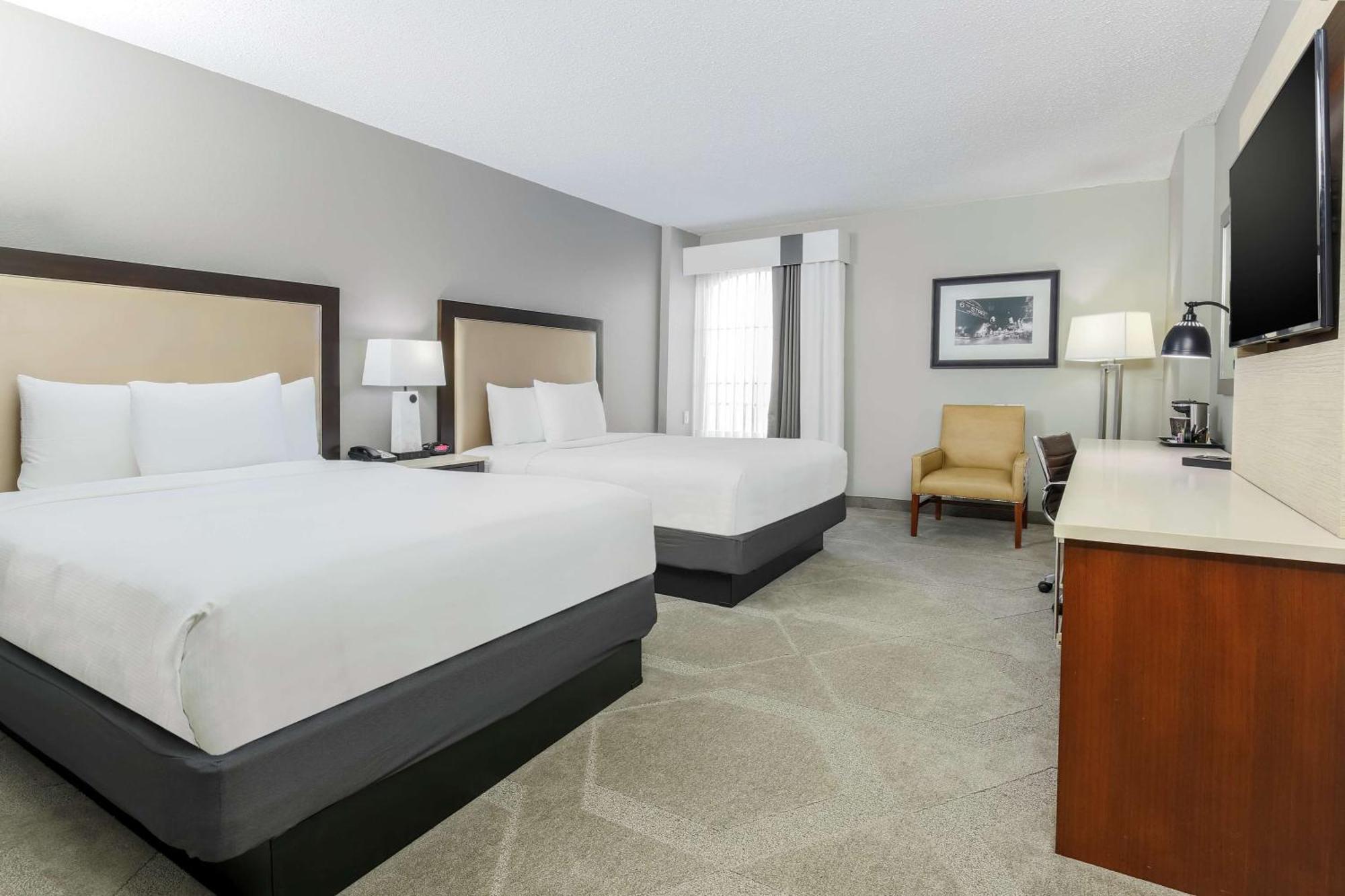 Doubletree By Hilton Austin-University Area Экстерьер фото
