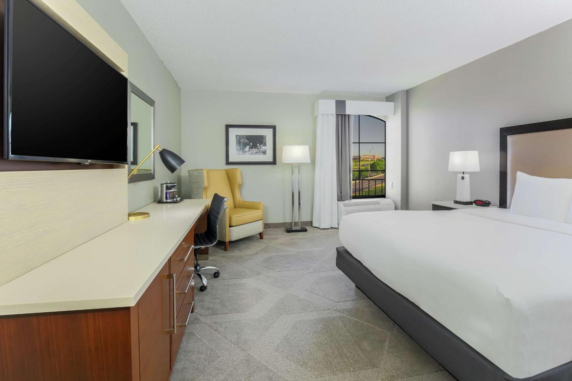 Doubletree By Hilton Austin-University Area Экстерьер фото
