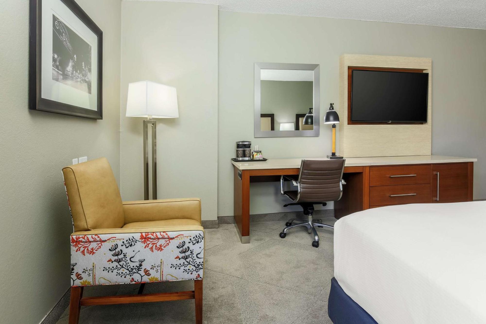 Doubletree By Hilton Austin-University Area Экстерьер фото