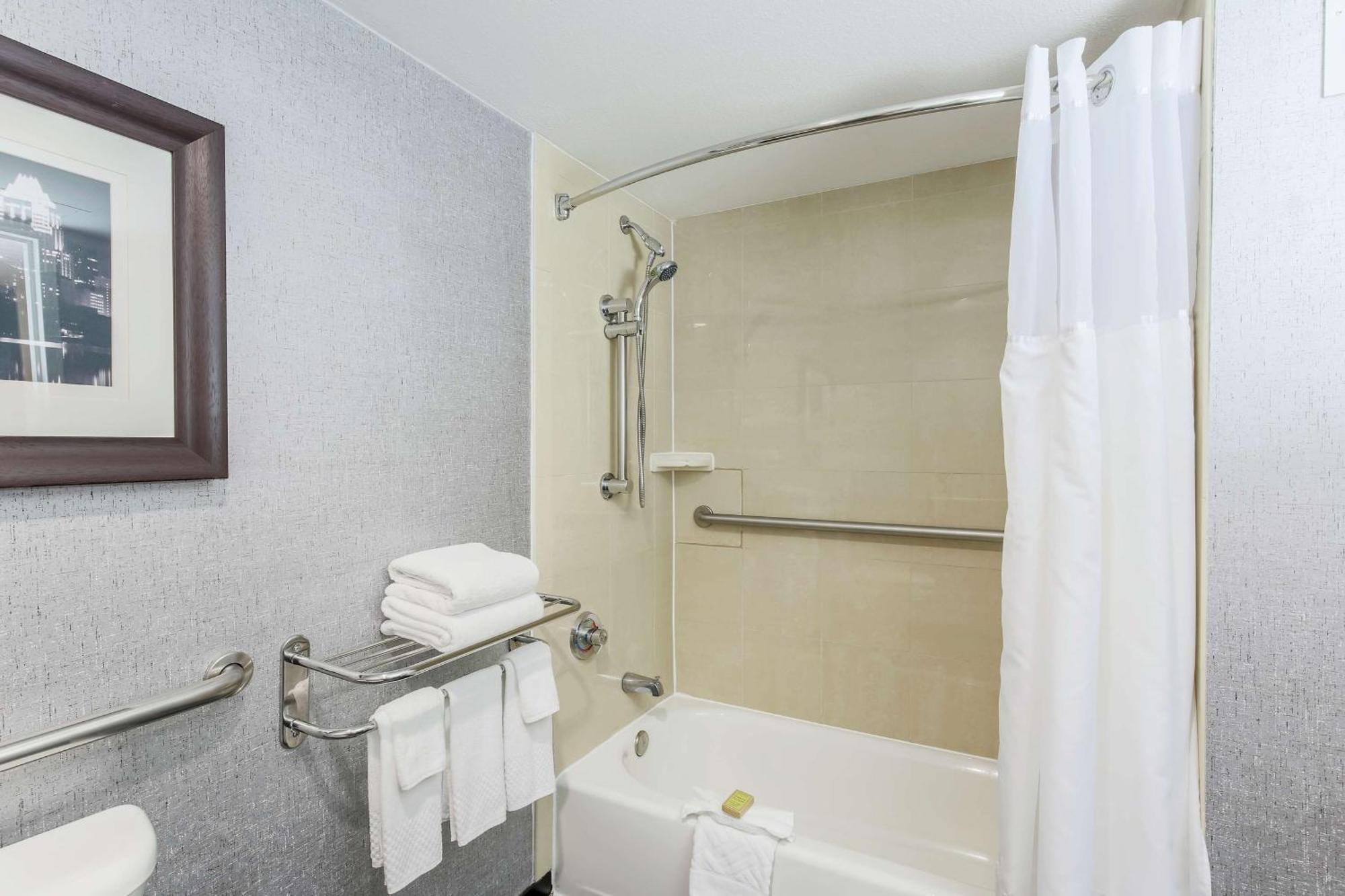 Doubletree By Hilton Austin-University Area Экстерьер фото