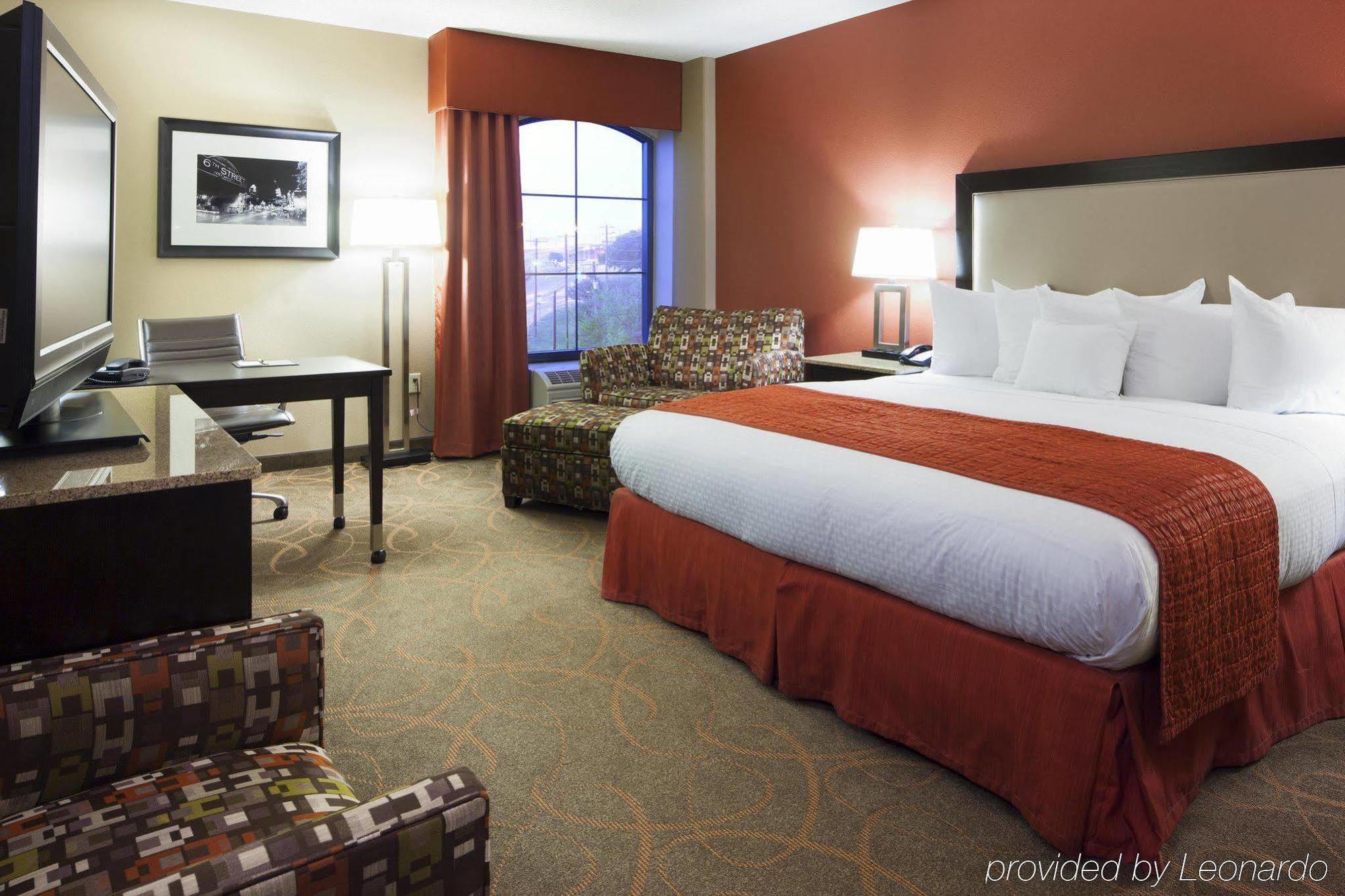 Doubletree By Hilton Austin-University Area Экстерьер фото
