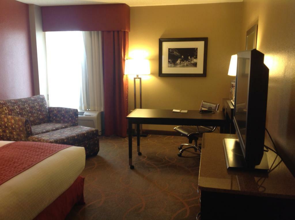 Doubletree By Hilton Austin-University Area Экстерьер фото